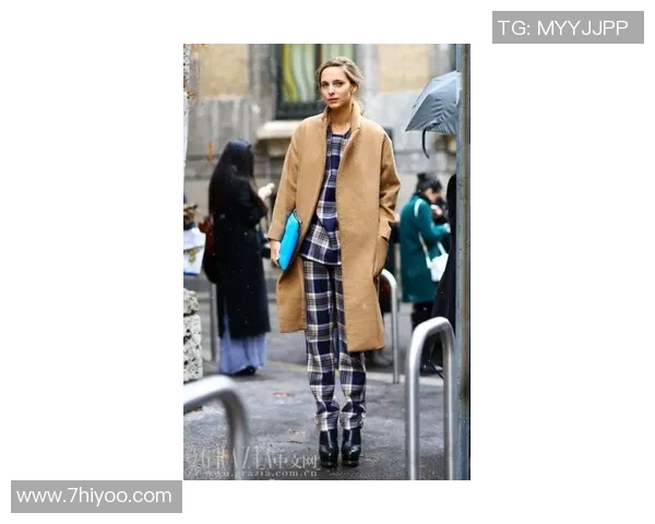 穿大衣现身的足球明星是谁 这位球员的时尚品味引发热议 穿大衣现身的足球明星是谁 这位球员的时尚品味引发热议